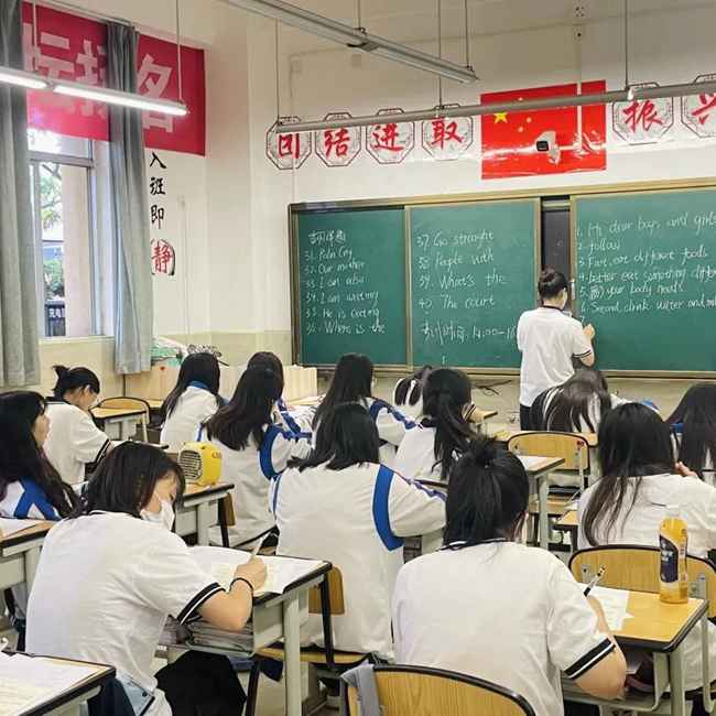 成都郫县希望职业学校专业信息与收费标准'
